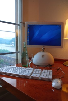 -IMac-Computer für unsere Gäste in jedem Zimmer